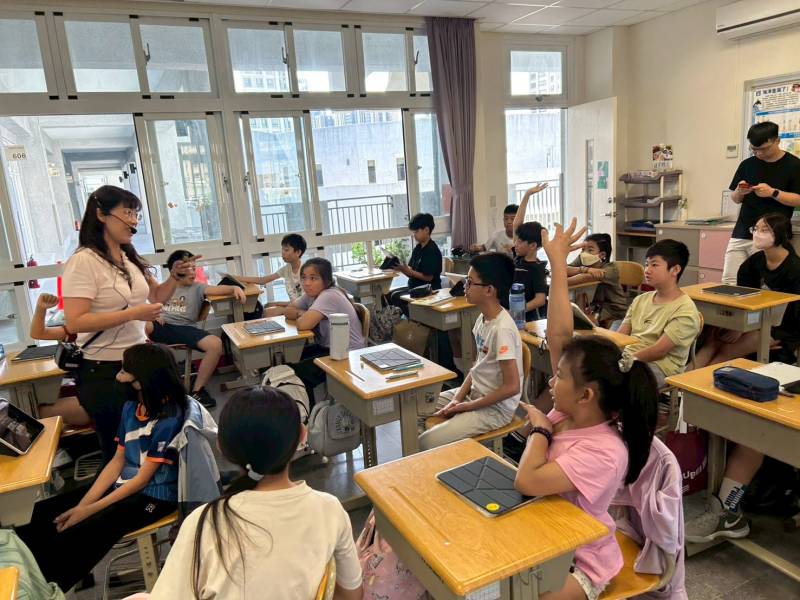 第二場-嘉豐國小-講師授課.jpg