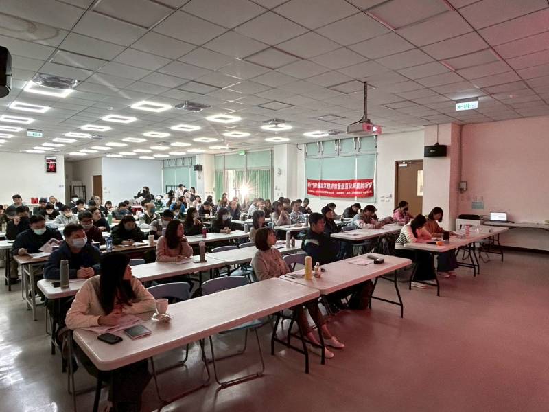 第一場-說明會-講師說明碳費制度.jpg